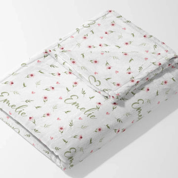 Kinderdecke Blumen und Herzen personalisiert, Namensdecke