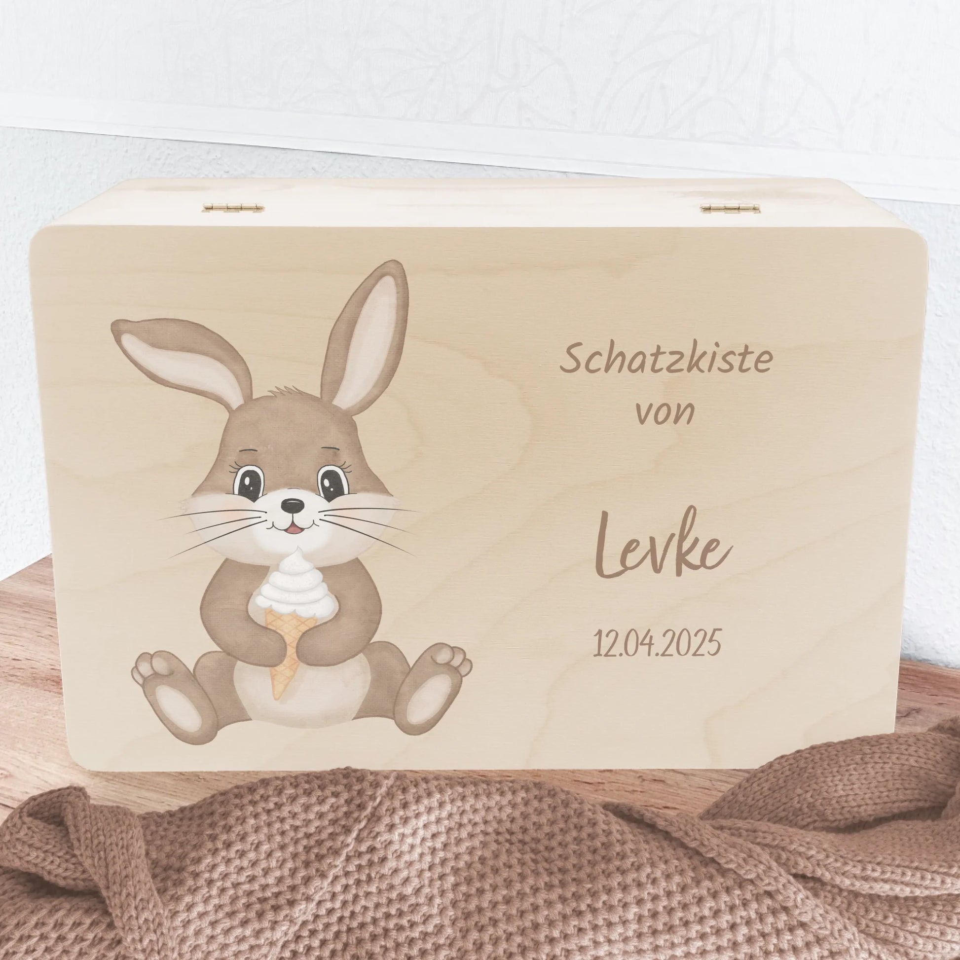 Erinnerungsbox Hase mit Eis, personalisiert Erinnerungsbox Fichten- u. Birkenholz 30,0 x 20,0 x 13,0 cm
