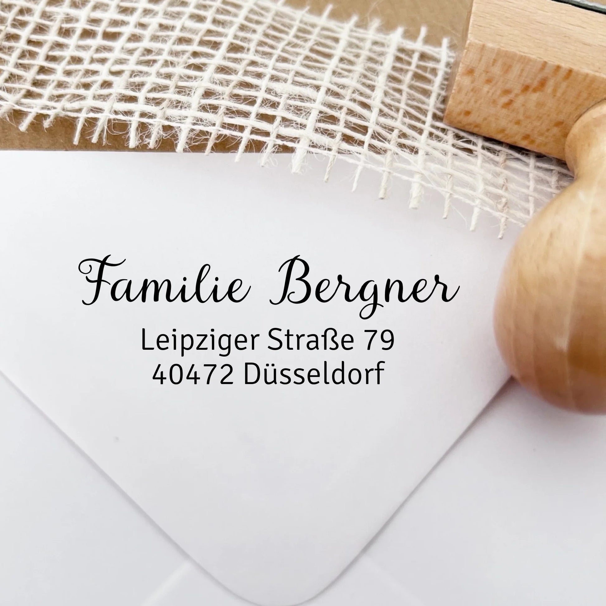 Schlichter Adressstempel "Bergner" personalisiert | Holz & Automatik - Spatzelinchen - Exklusive Papeterie