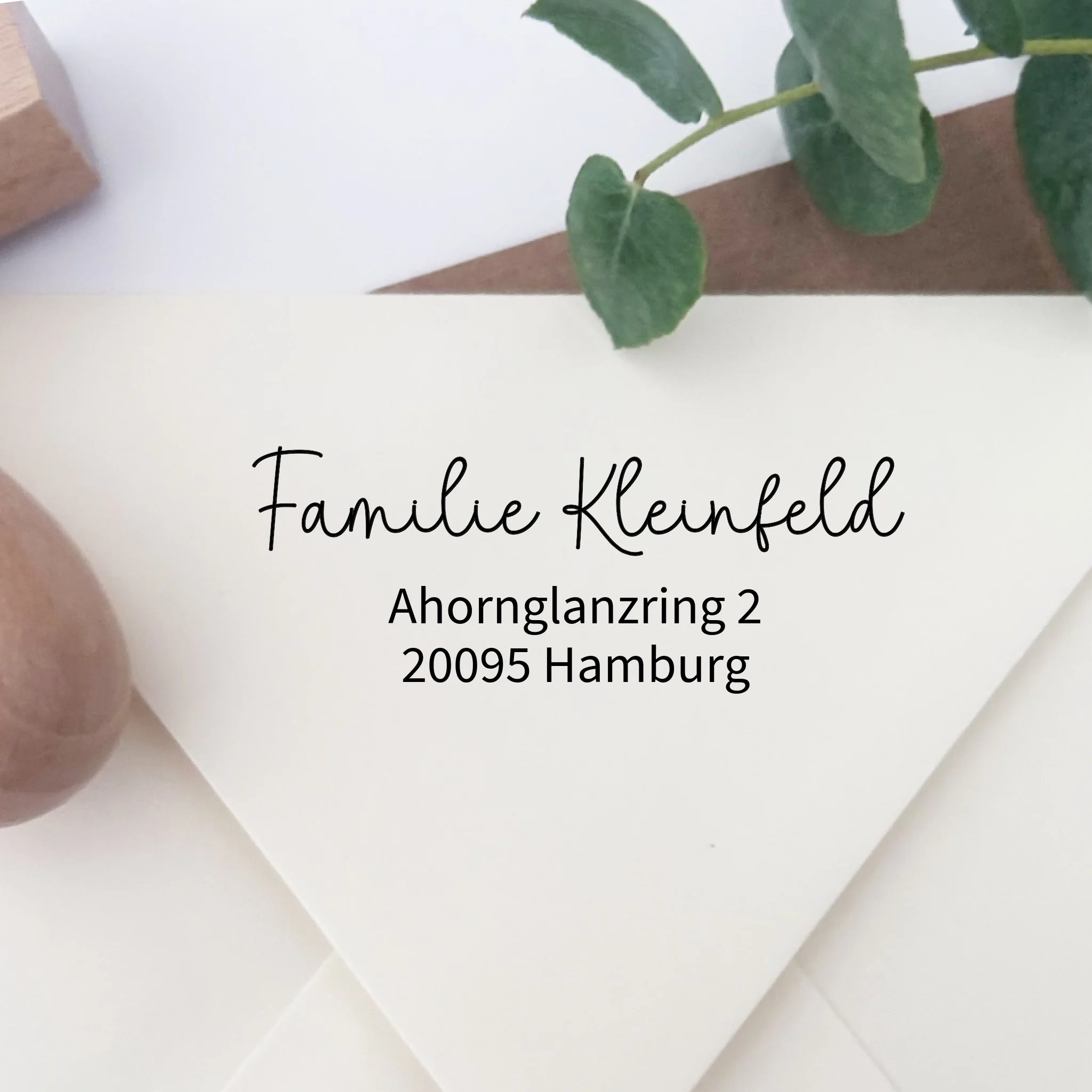 Personalisierter Adressstempel "Kleinfeld" mit moderner Schrift - Spatzelinchen - Exklusive Papeterie